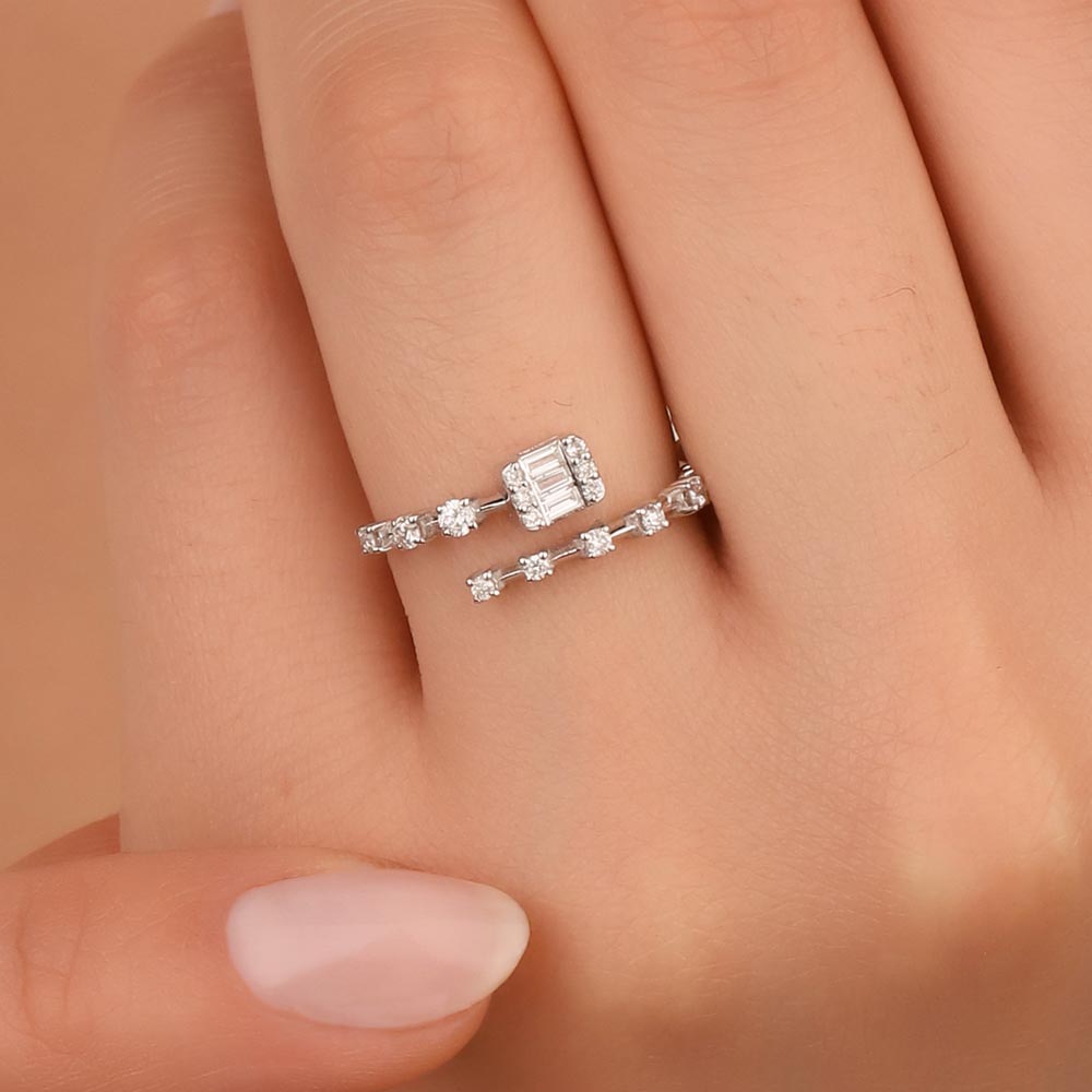 0,32 Karat Laboratuvar Pırlanta Özel Tasarım Prism Baget Yüzük - FP07878