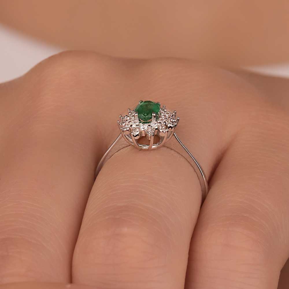 0,52 Karat Laboratuvar Pırlanta Oval Jasmine Zümrüt Yüzük - FP03508