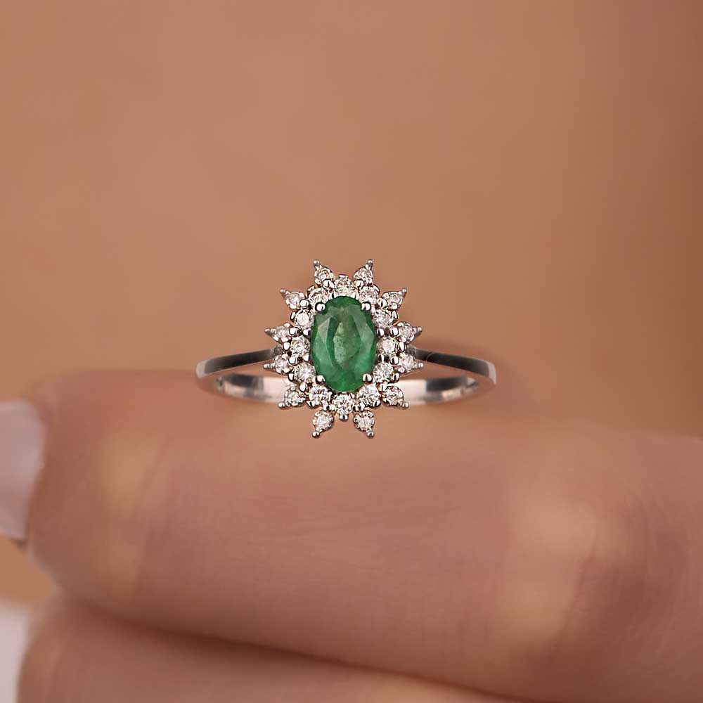 0,52 Karat Laboratuvar Pırlanta Oval Jasmine Zümrüt Yüzük - FP03508