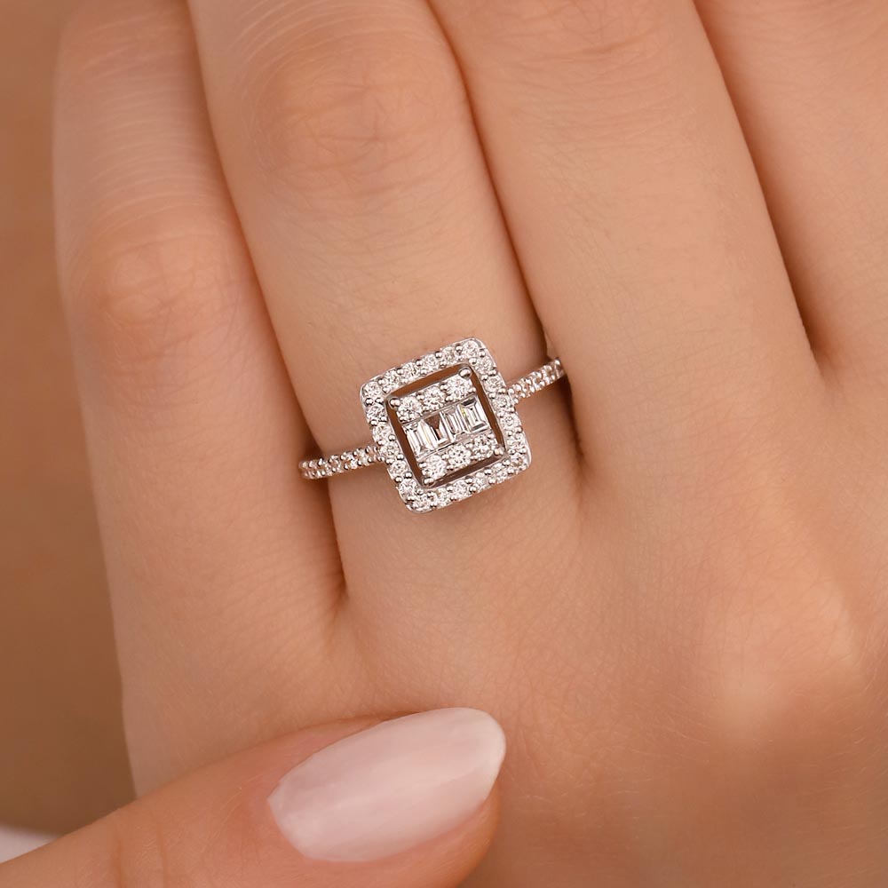 0.52 Karat Laboratuvar Pırlanta Splendor Baget Yüzük - FP02818