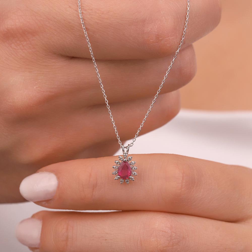 0,55 Karat Laboratuvar Pırlantalı Yakut Taşlı Kolye - FP03746