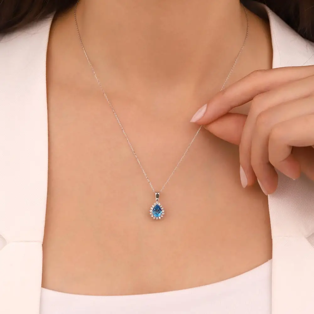 1,11 Karat Pırlanta Blue Topaz Taşlı Kolye