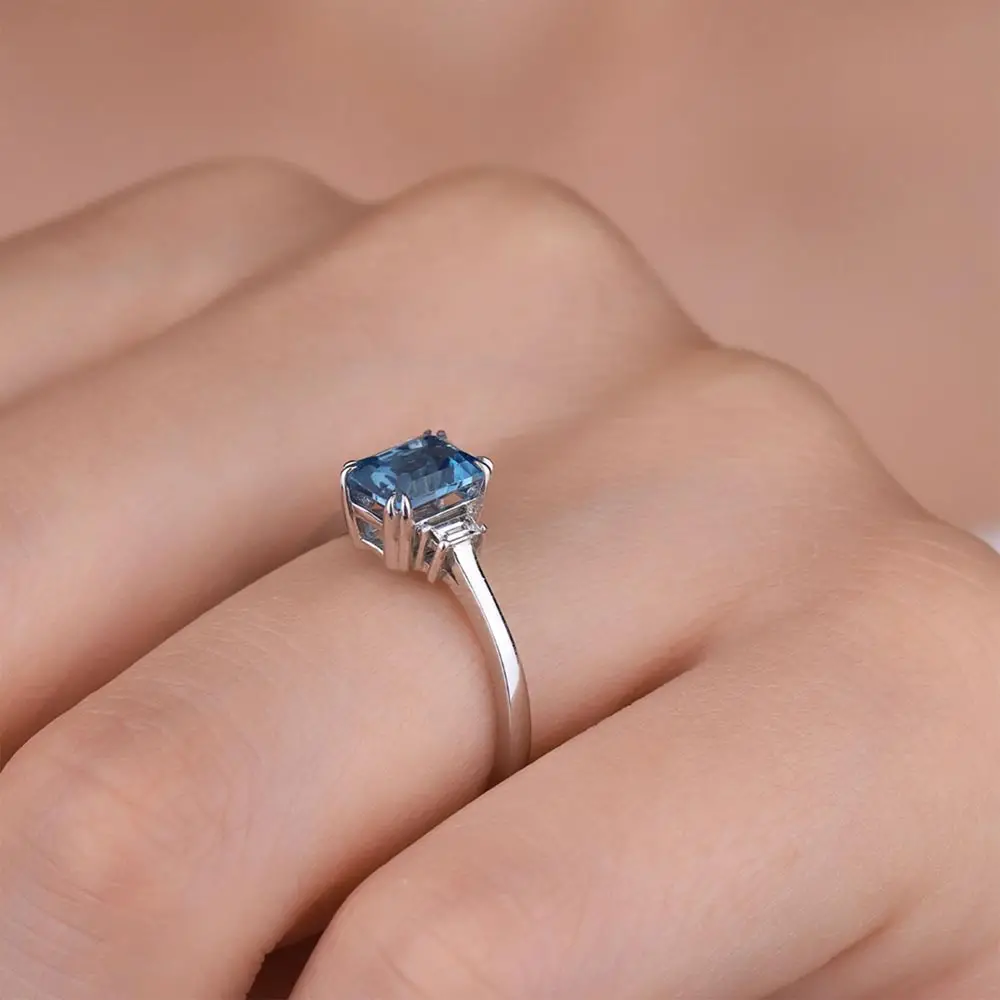 1,32 Karat Pırlantalı Emerald Safir Yüzük