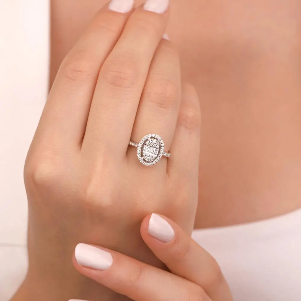 0,56 ct Pırlantalı Oval baget Yüzük