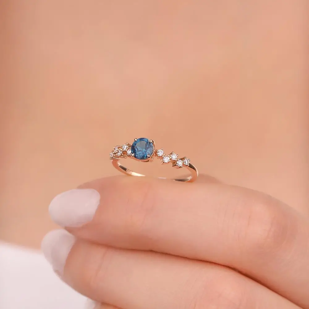 0,74 Karat Pırlantalı Vintage London Blue Topaz Yüzük