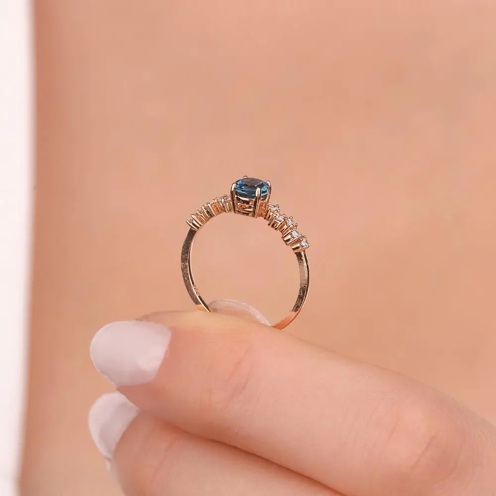 0,74 Karat Pırlantalı Vintage London Blue Topaz Yüzük