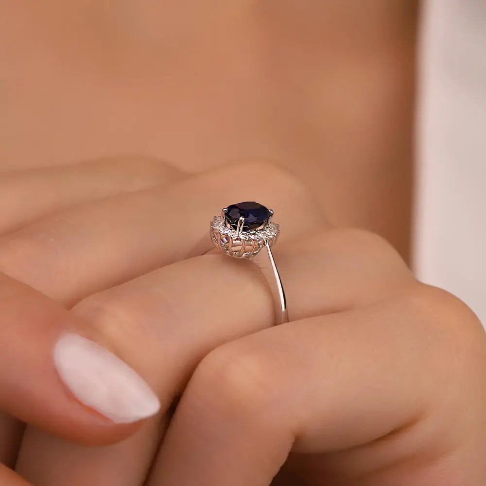 1,29 Karat Pırlanta Oval Kesim Safir Taşlı Yüzük