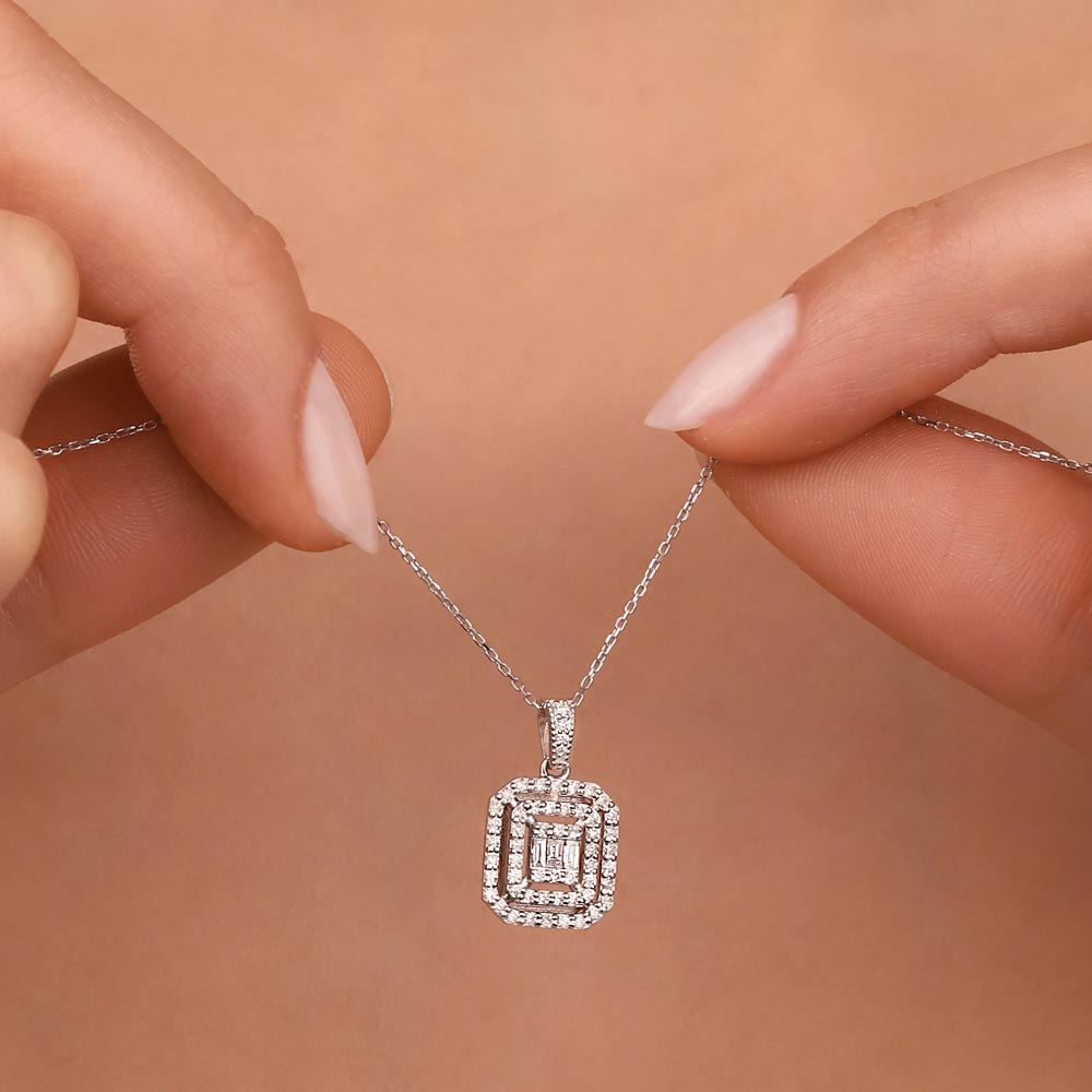 0,45 Karat Laboratuvar Pırlanta Baget Taşlı Kolye