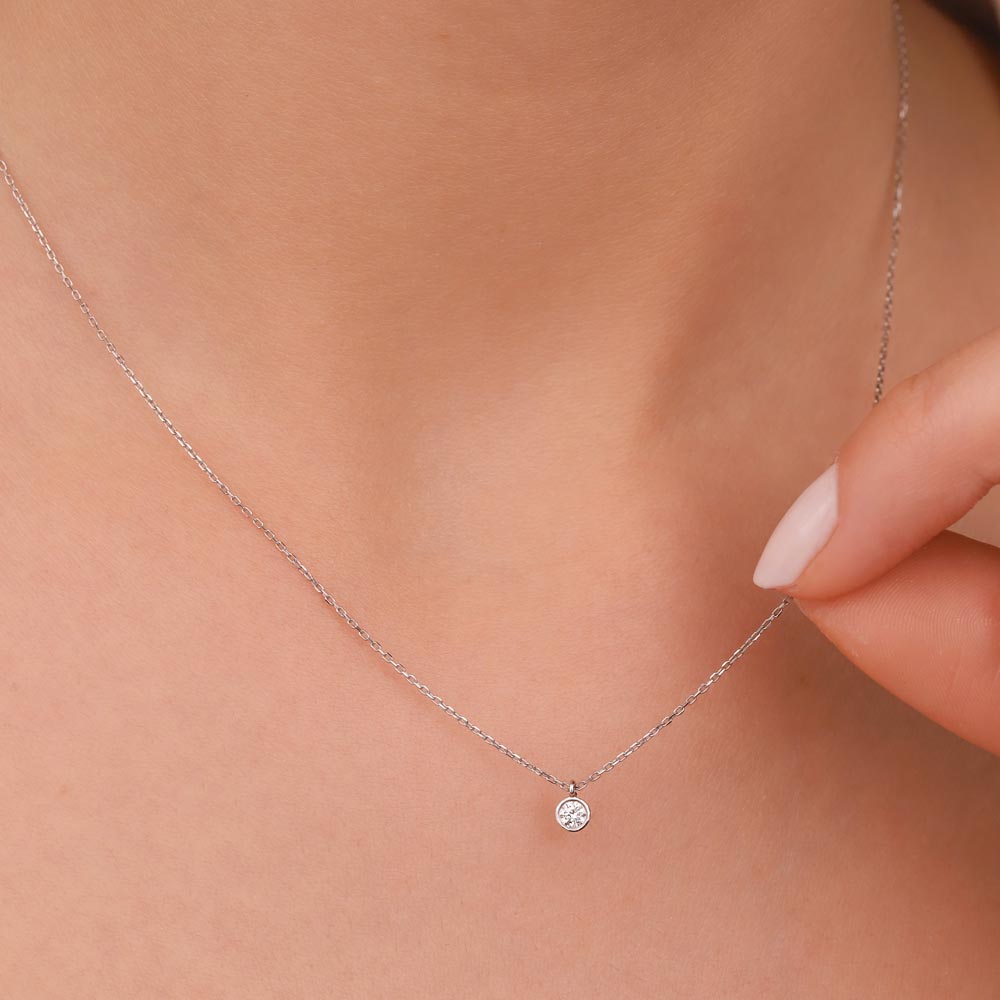 0,10 Karat Laboratuvar Pırlantalı Oval Taşlı Kolye