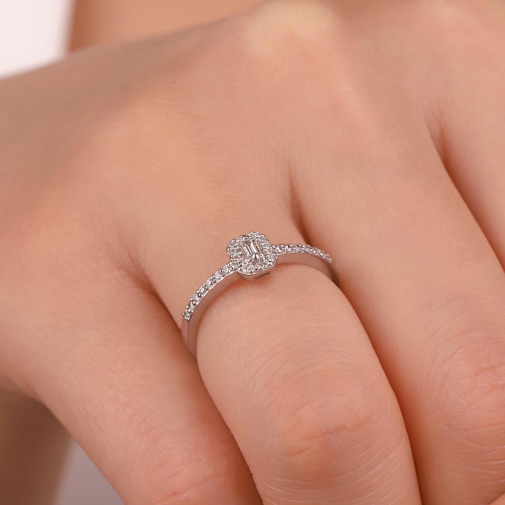 0.19 Karat Laboratuvar Pırlanta Halo Baget Tektaş Yüzük