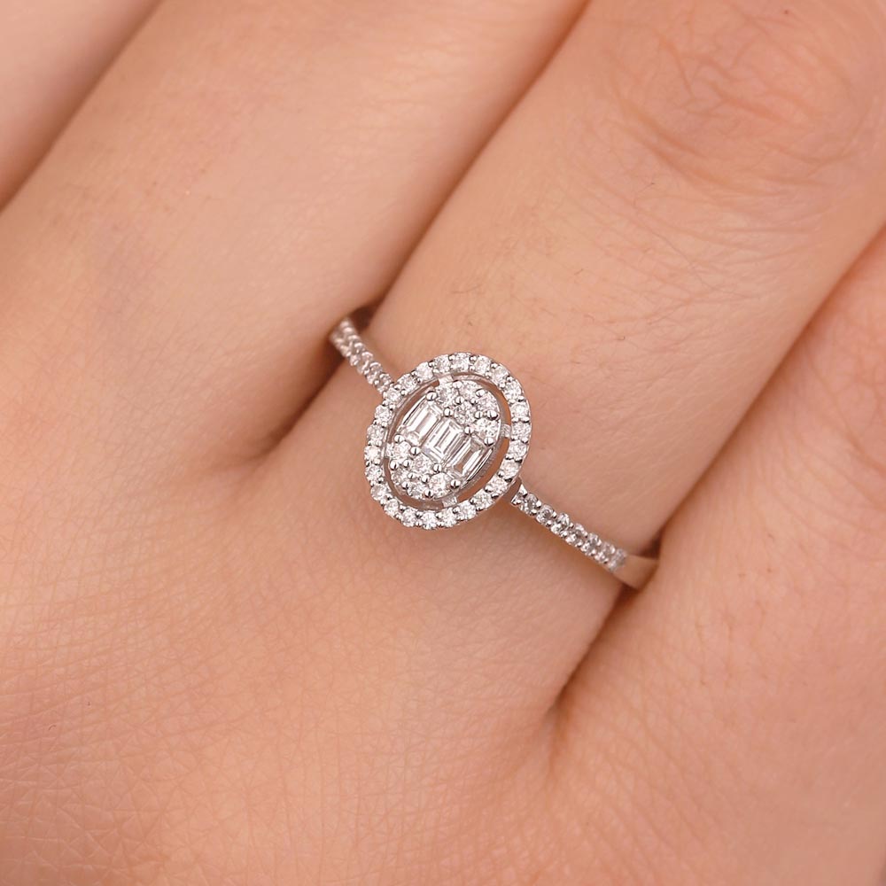 Baget Yüzükler 0.24 Karat Laboratuvar Pırlanta Oval Baget Yüzük