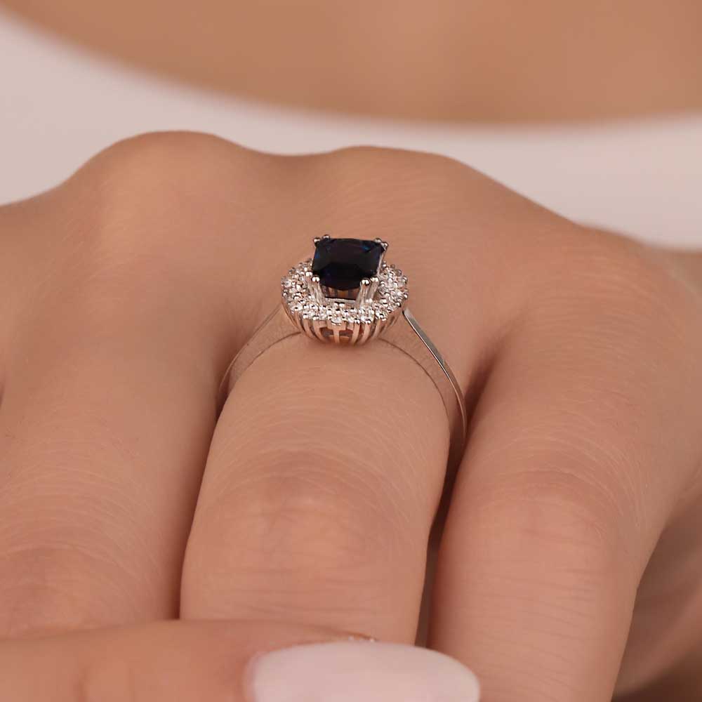 Safir Yüzükler 0,95 Karat Laboratuvar Pırlanta Baget Royale Safir Yüzük