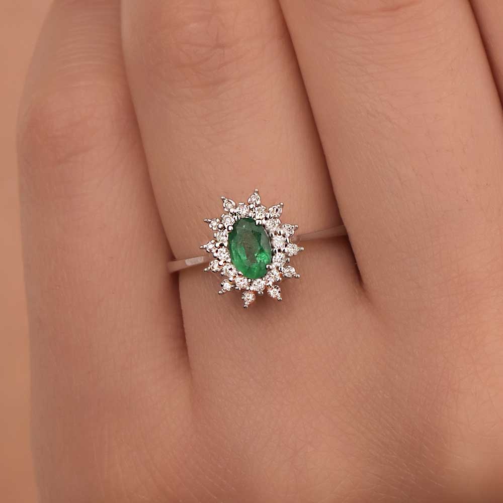 Zümrüt Yüzükler 0,52 Karat Laboratuvar Pırlanta Oval Jasmine Zümrüt Yüzük