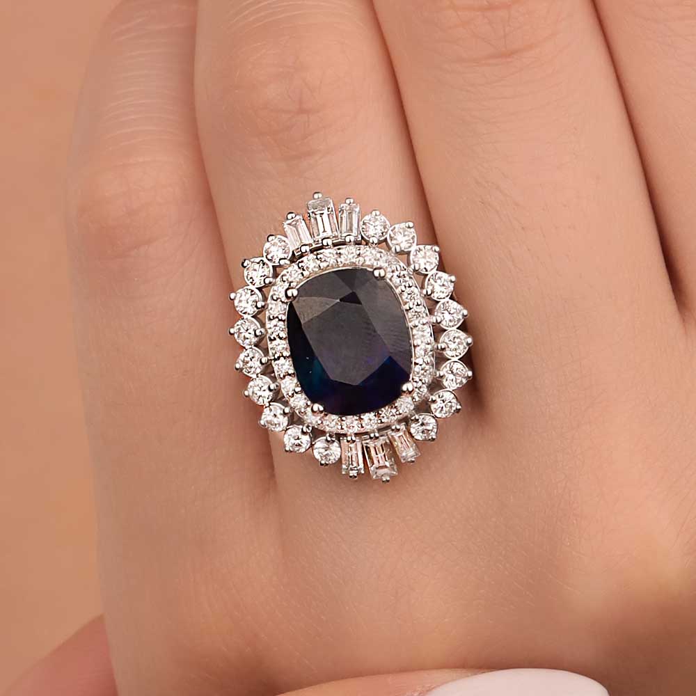 8,60 Karat Laboratuvar Pırlanta Cushion Kesim Mega Safir Yüzük