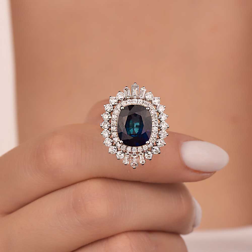 8,60 Karat Laboratuvar Pırlanta Cushion Kesim Mega Safir Yüzük